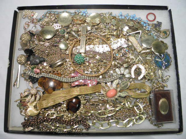 Tray lot of assorted ladies costume