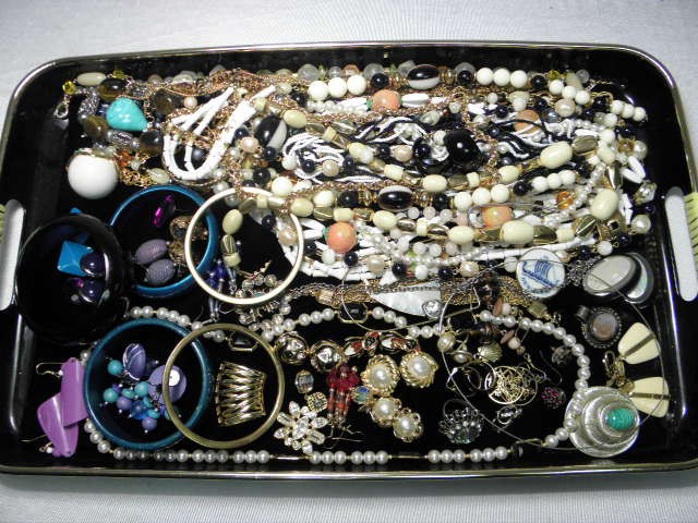 Tray lot of assorted ladies costume