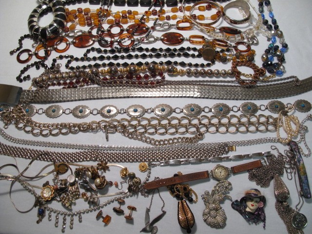 Tray lot of assorted ladies costume