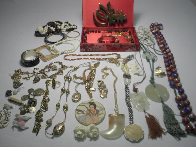 Tray lot of assorted ladies costume