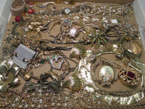 Tray lot of assorted ladies costume