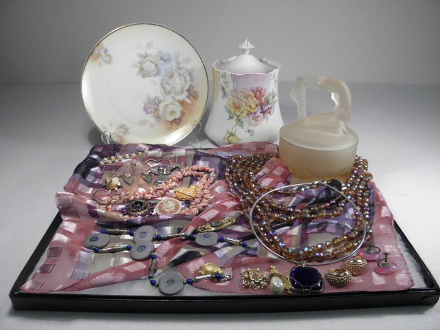 Tray lot of assorted ladies costume