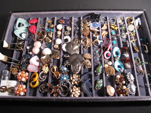 Tray lot of assorted ladies costume