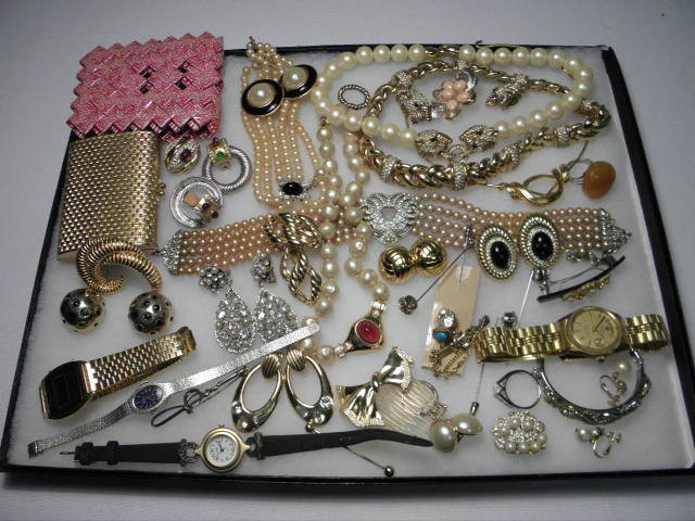 Tray lot of assorted ladies costume