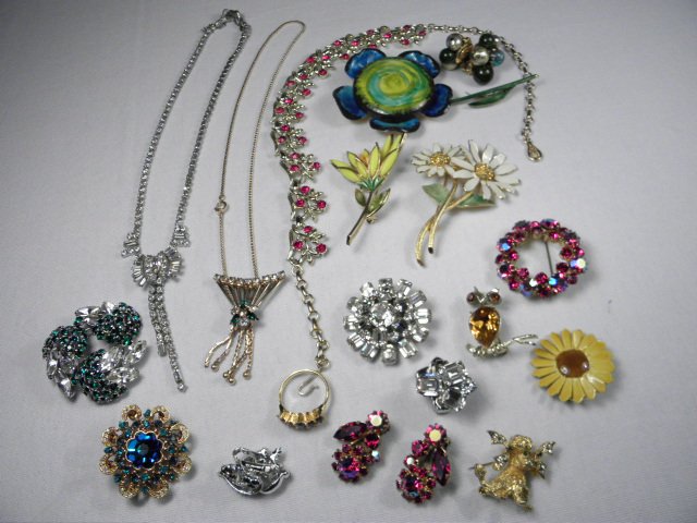 Tray lot of costume jewelry