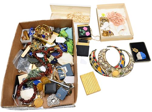 TRAY LOT OF COSTUME JEWELRYTray Lot