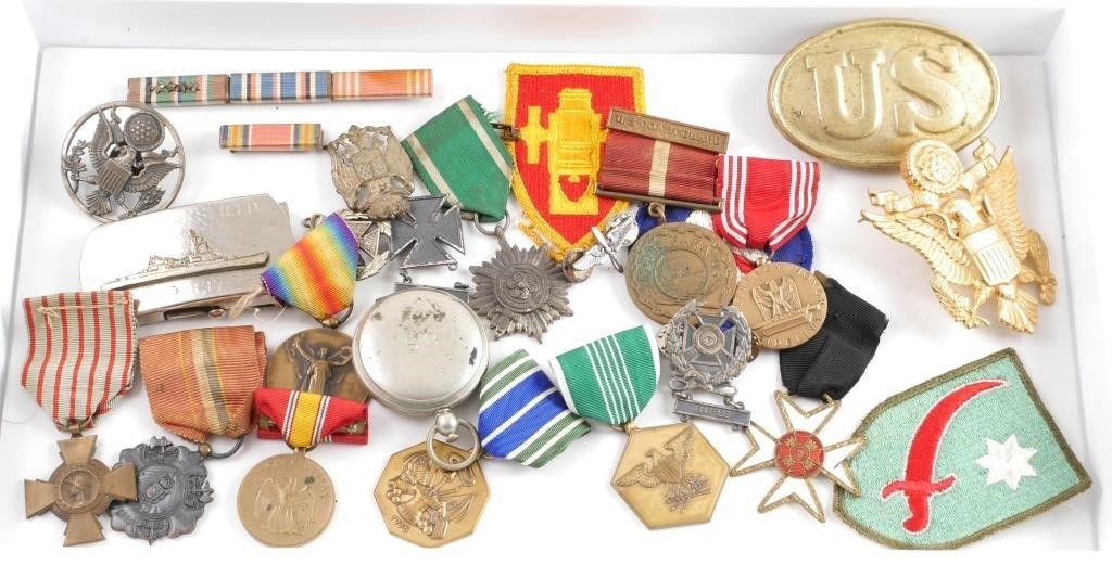 TRAY LOT OF MILITARIA, RIBBONS,