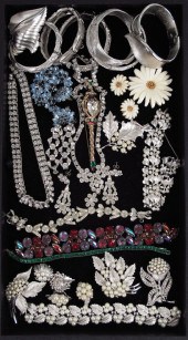 TRAY LOT VINTAGE COSTUME JEWEL