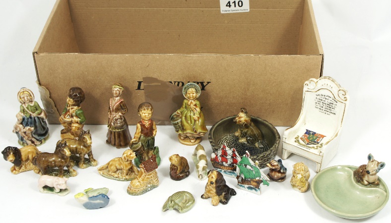 Tray of Wade Whimsies comprising