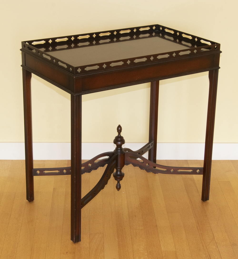 TRAY TOP TABLE WITH SHAPED