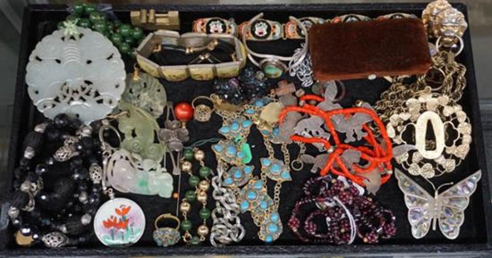 TRAY WITH COSTUME JEWELRYTray