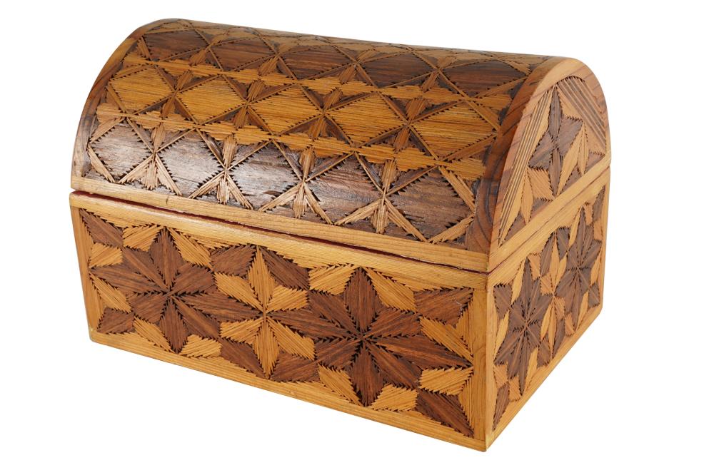 TREEN HINGED BOXthe domed, hinged