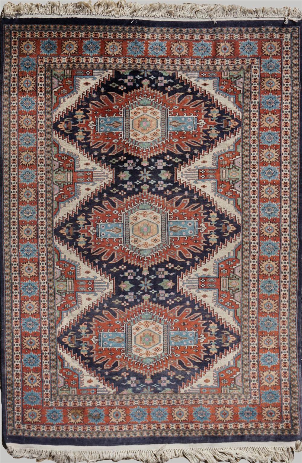TRIBAL THREE MEDALLION WOOL