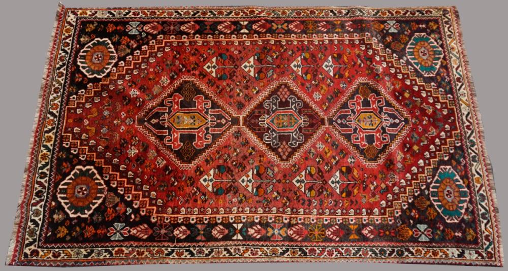 TRIBAL THREE MEDALLION WOOL