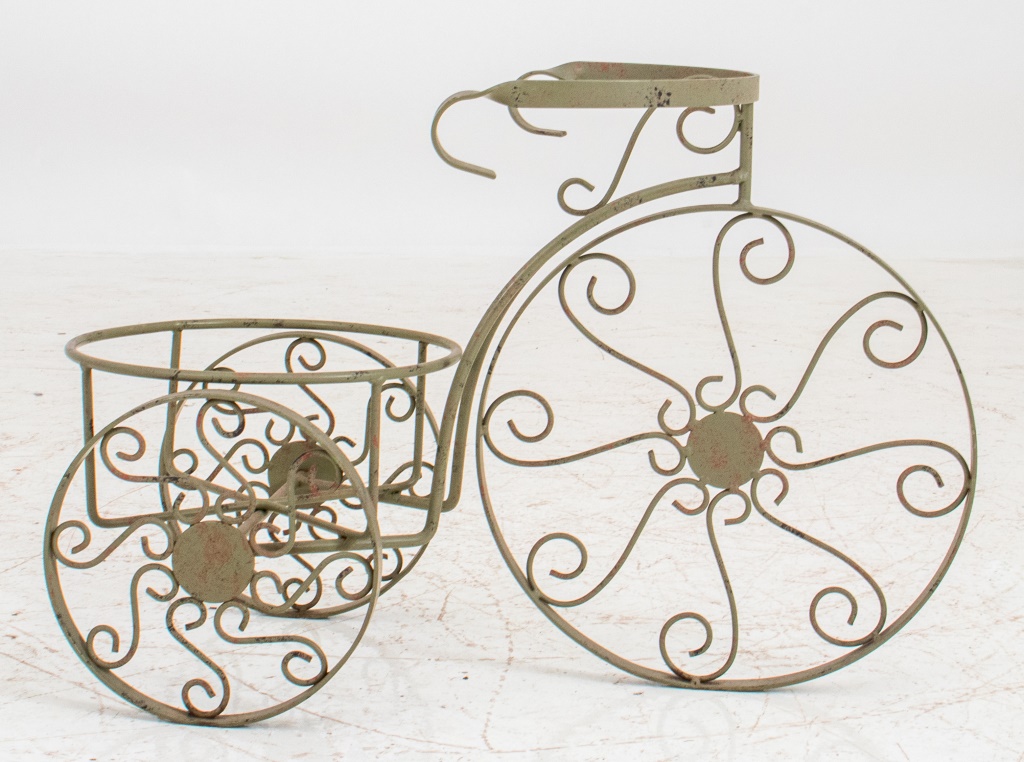 TRICYCLE OUTDOOR PLANT STAND /