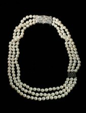 TRIPLE-STRAND CULTURED PEARL C