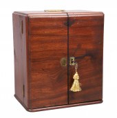 Triptych style apothecary medi