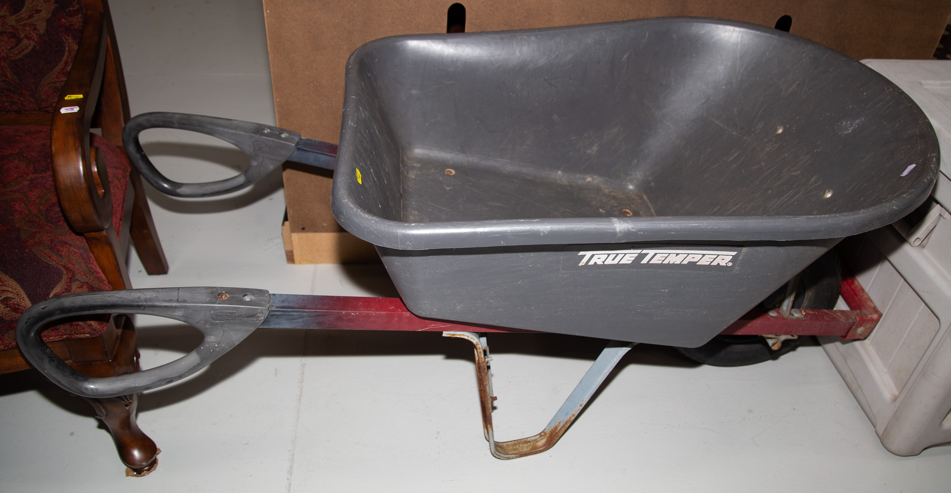 TRUE TEMPER WHEELBARROW & SUNCAST