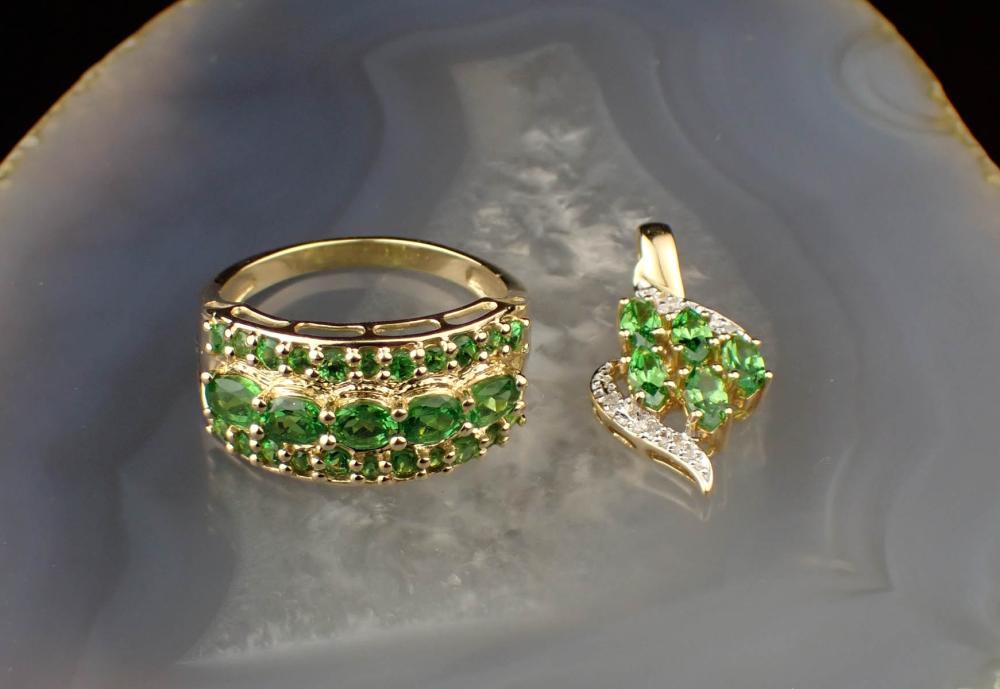 TSAVORITE AND YELLOW GOLD RING
