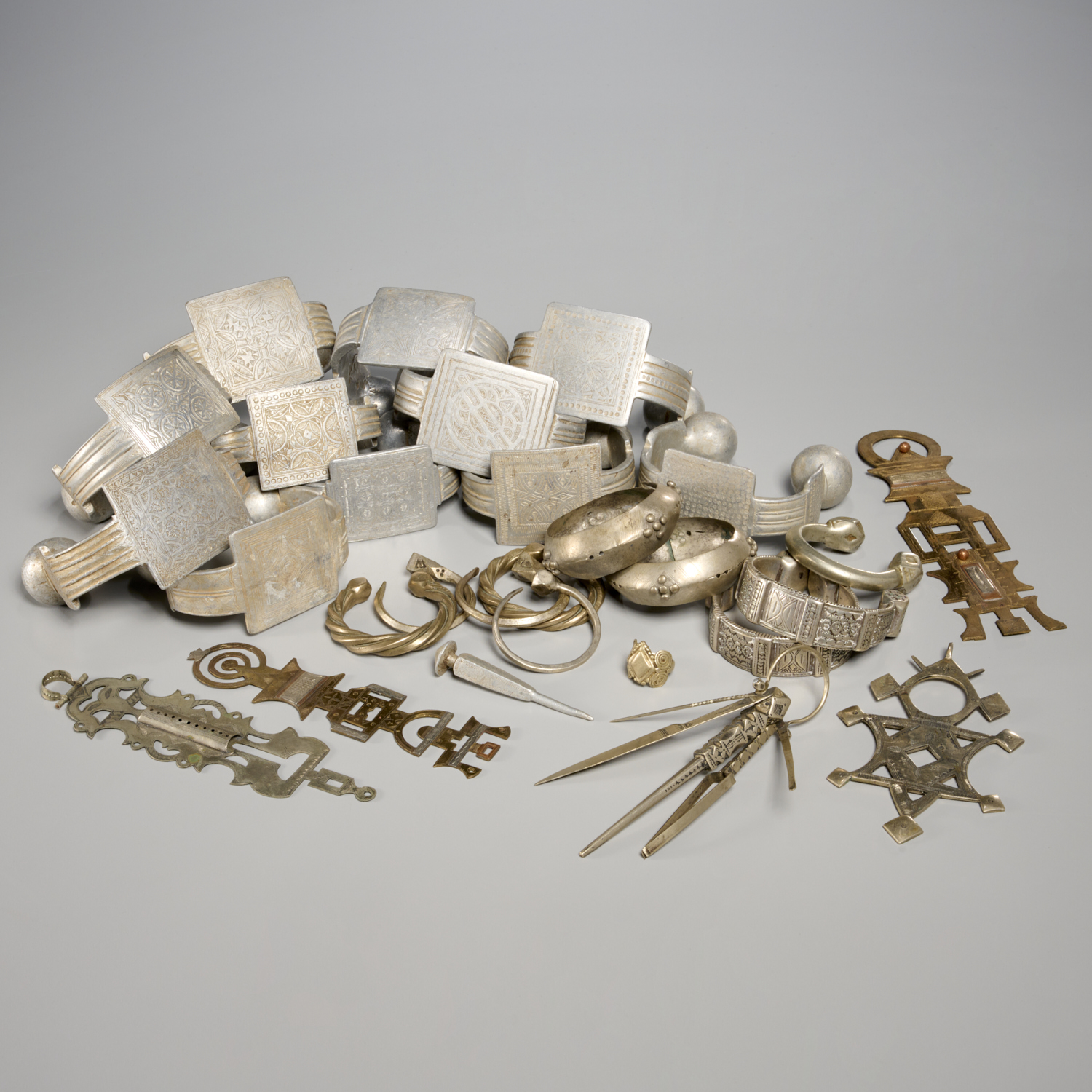 TUAREG PEOPLES, COLLECTION METAL