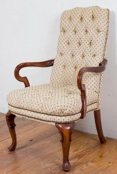TUFTED UPHOLSTERED ARMCHAIRArm