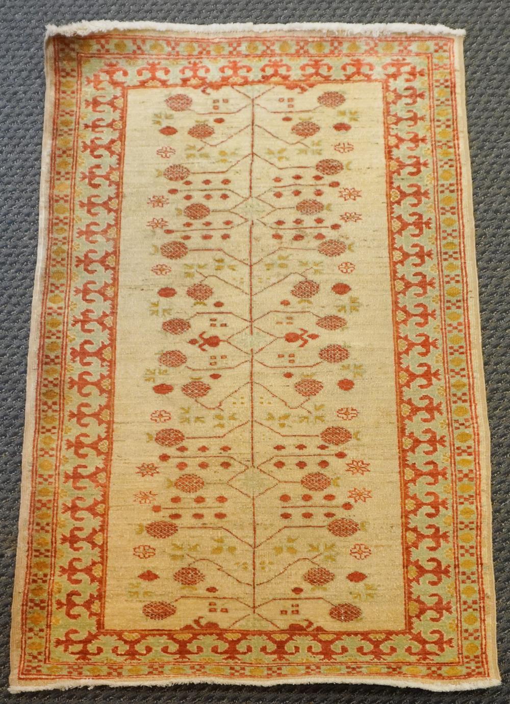 TURKISH SCATTER RUG 5 FT 3 IN X 3