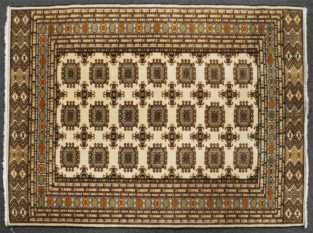 TURKMEN WOOL ORIENTAL RUGTurkmen