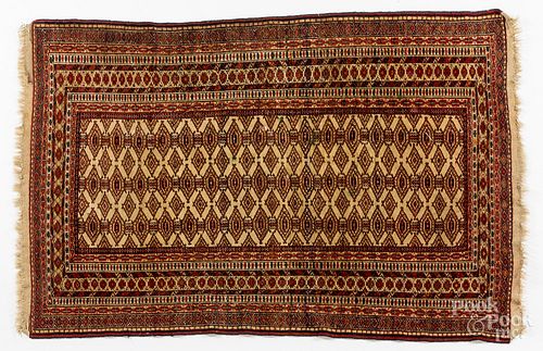 TURKOMAN CARPET, CA. 1930, 5'7" X