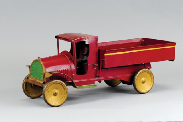 TURNER DUMP TRUCK C. 1920's hand