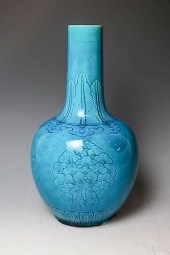 TURQUOISE GLAZED BOTTLE VASE,