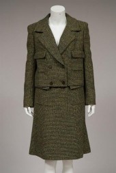 Tweed Chanel skirt suit    fal