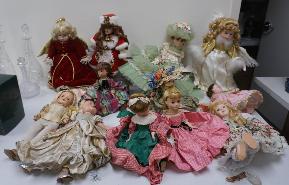 TWELVE ASSORTED PORCELAIN AND