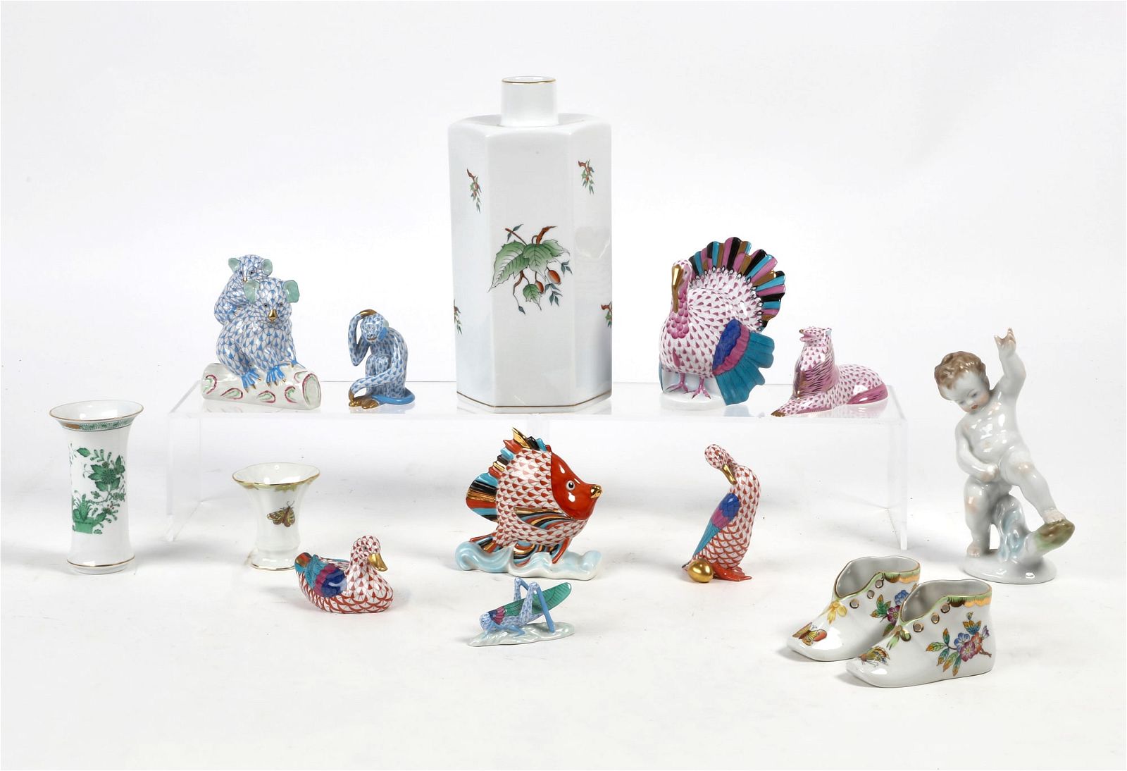 TWELVE HEREND PORCELAIN ARTICLES,