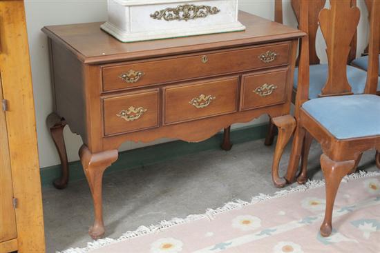 TWELVE PIECE DINING ROOM SET.