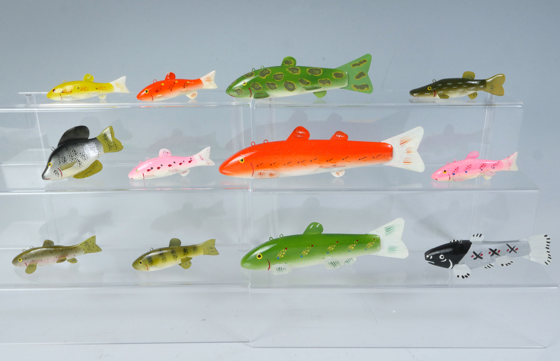 TWELVE PIECE FISH DECOY LOT: 1)