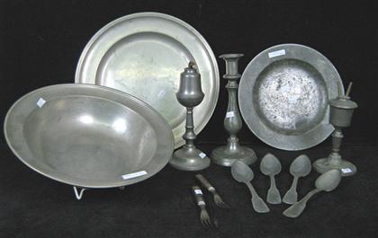 Twelve pieces of assorted pewter