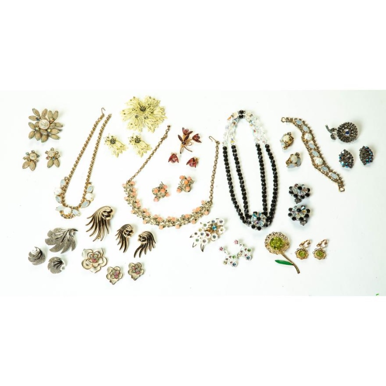 TWELVE SETS OF VINTAGE JEWELRY -