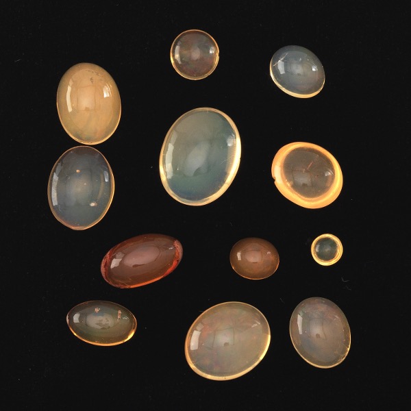 TWELVE UNMOUNTED 32.14 CT TOTAL
