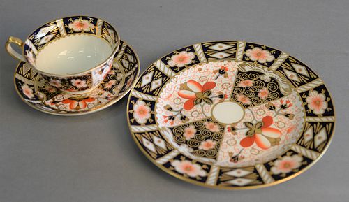 TWENTY-FOUR PIECE ROYAL CROWN DERBY