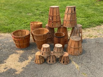 Twenty three vintage wood and eight