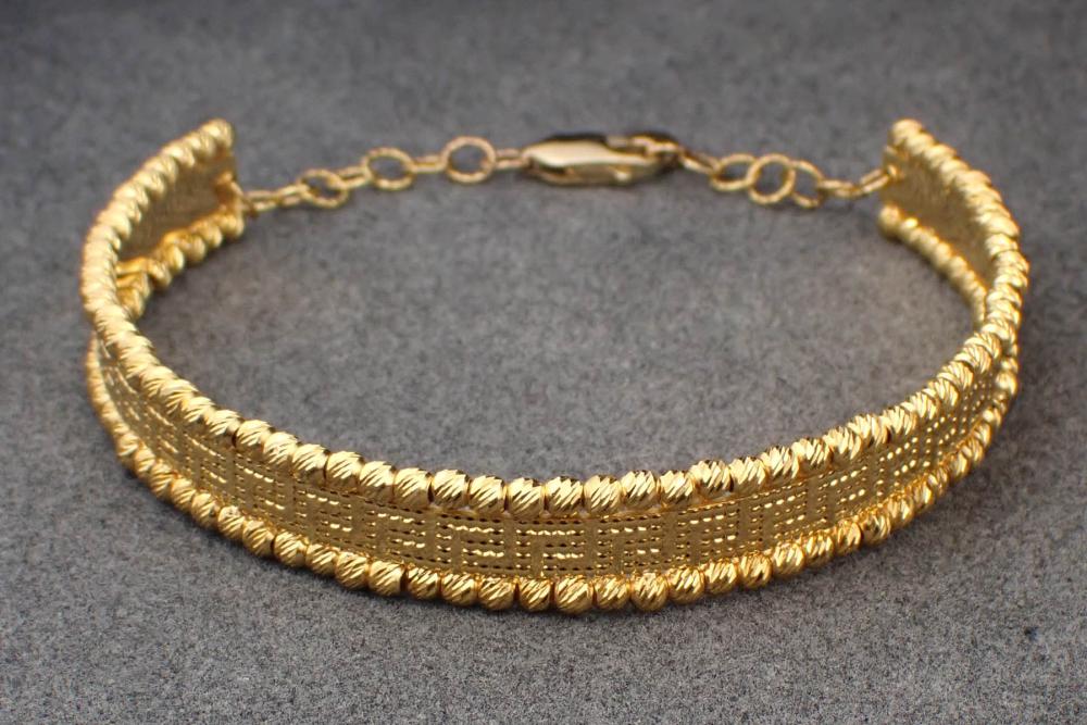 TWENTY-TWO KARAT YELLOW GOLD BANGLE