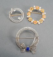 TWO 14-KARAT GOLD PINS (4.4 GR