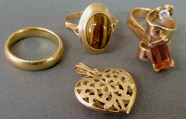 Two 14k gold rings 14k heart shaped