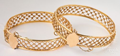 TWO 18K GOLD BRACELETS, 32