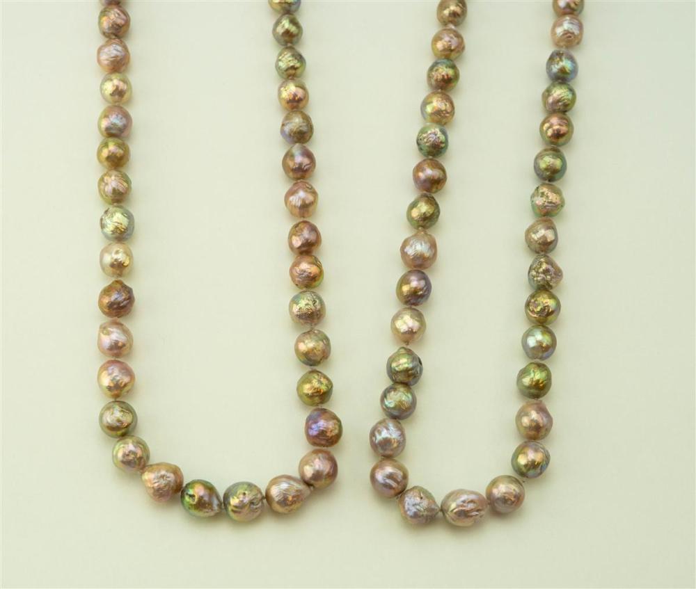 TWO 18K YELLOW GOLD AND BAROQUE