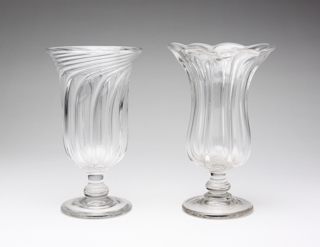TWO AMERICAN PILLAR MOLD