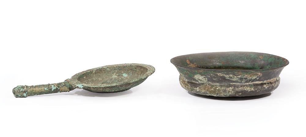 TWO ANCIENT ROMAN BRONZE VESSELSTwo