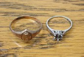 TWO ANTIQUE GOLD RINGSTWO ANTI