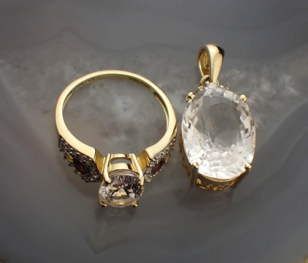 TWO ARTICLES OF FOURTEEN KARAT GOLD