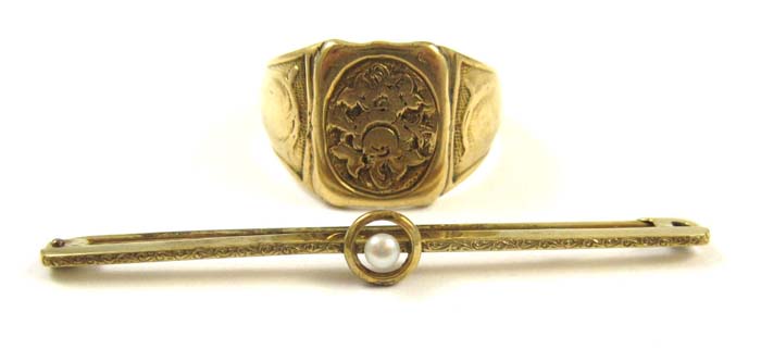 TWO ARTICLES OF GOLD JEWELRY